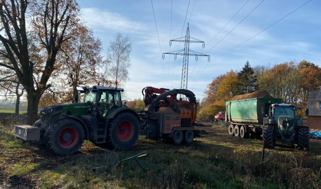 Hackschnitzproduktion im Gelände